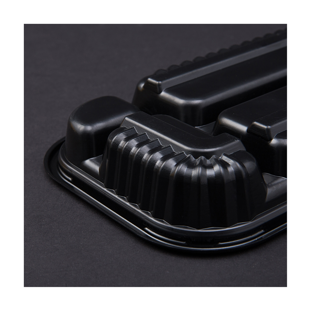 4-Compartment Plastic Disposable Food Container With Lid - 23 x 13 x 5.5 cm