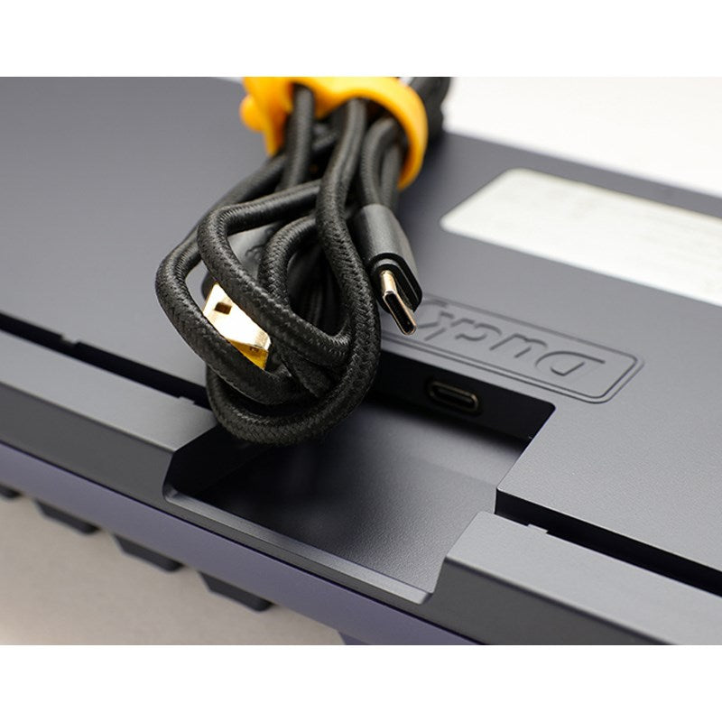 داكي اون 3 TKL آر جي بي لوحة مفاتيح ألعاب ميكانيكية سلكية قابلة لتبديل المفاتيح (مفاتيح Blue) - كوزميك بلو (تخطيط عربي)