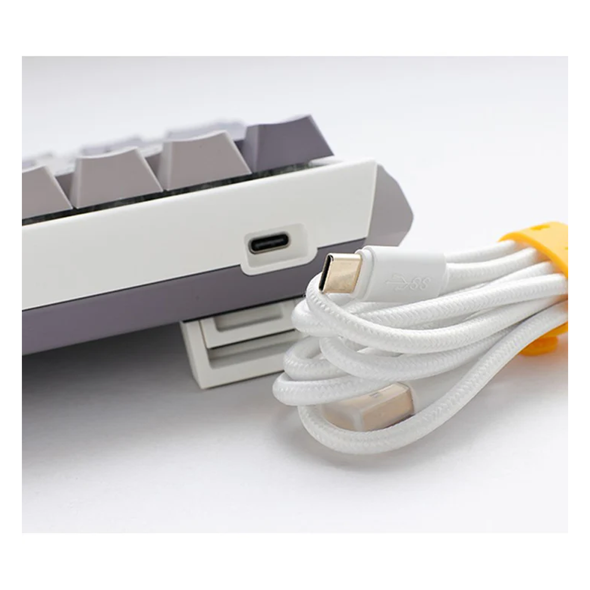 دوكي وان 3 ميني كيبورد ألعاب ميكانيكية سلكية قابلة لتبديل المفاتيح مع إضاءة RGB (مفاتيح زرقاء) - رمادي ضبابي (تخطيط عربي)