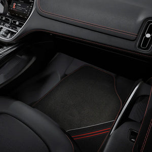 ريد بول ريسينج سجاد + دواسات سيارة PVC – طقم كامل مكوّن من 4 قطع، باللونين الأسود والأحمر